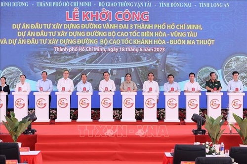 Thủ tướng Phạm Minh Chính phát lệnh khởi công đồng loạt 3 dự án giao thông quan trọng quốc gia